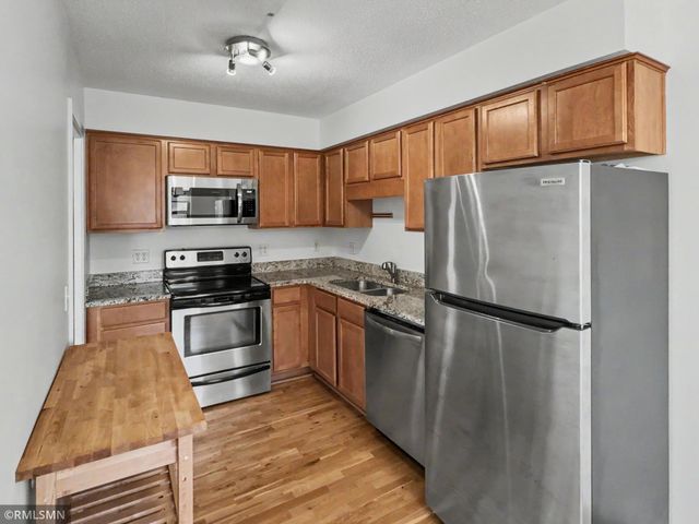 2727 W 43rd Street 408, Minneapolis, MN 55410