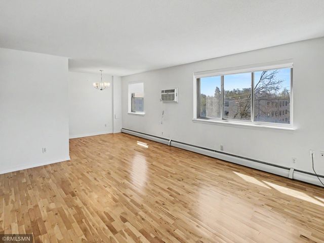 2727 W 43rd Street 408, Minneapolis, MN 55410