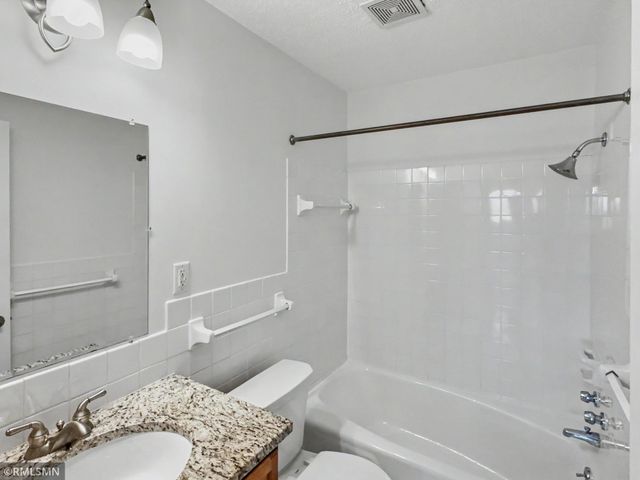 2727 W 43rd Street 408, Minneapolis, MN 55410