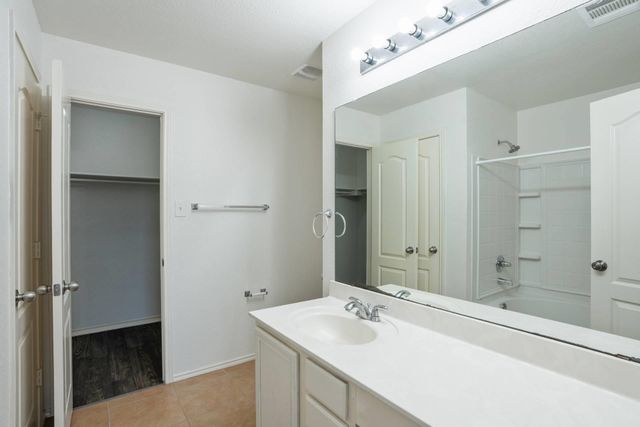711 Abundance LN, Kyle, TX 78640