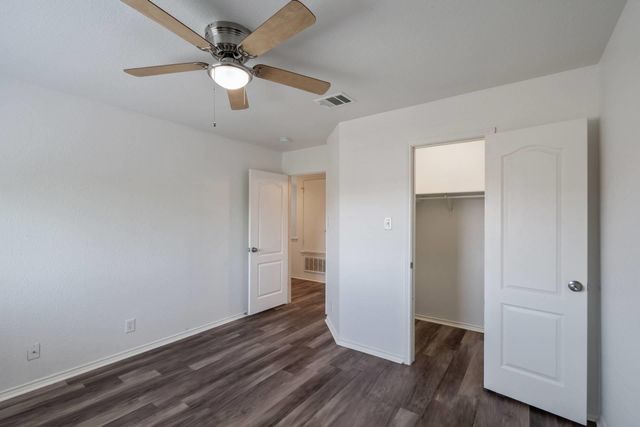 711 Abundance LN, Kyle, TX 78640