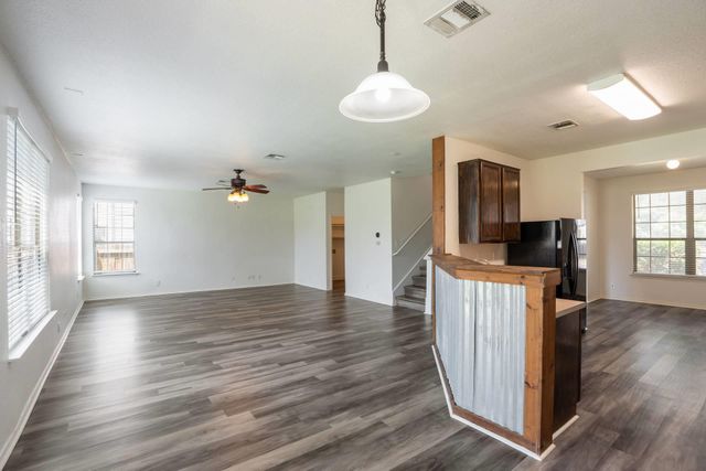 711 Abundance LN, Kyle, TX 78640