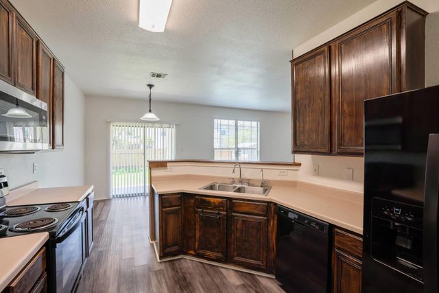 711 Abundance LN, Kyle, TX 78640