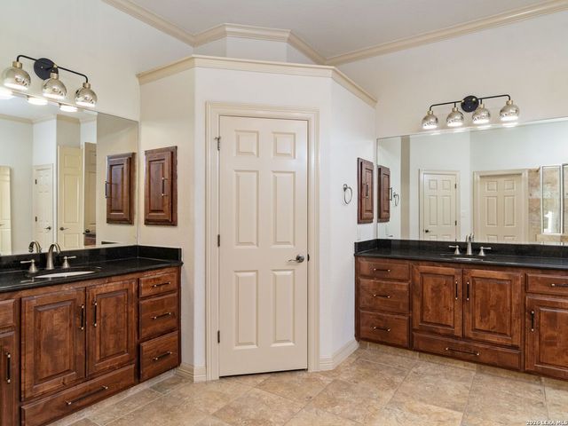 631 Sentry Hill, San Antonio, TX 78260
