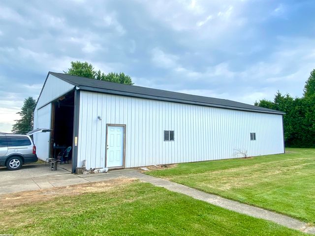 17250 Armada Center Road, Armada, MI 48005