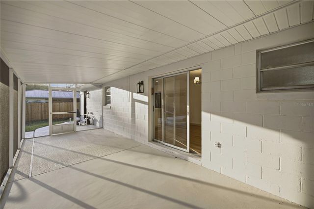 5611 NE 5TH PLACE, Ocala, FL 34470