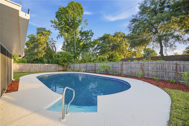 5611 NE 5TH PLACE, Ocala, FL 34470