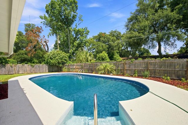 5611 NE 5TH PLACE, Ocala, FL 34470