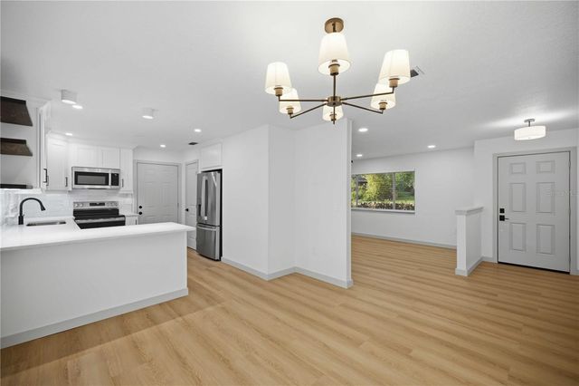 5611 NE 5TH PLACE, Ocala, FL 34470