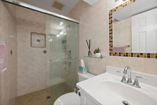 6521 Wystone Avenue 3, Reseda, CA 91335