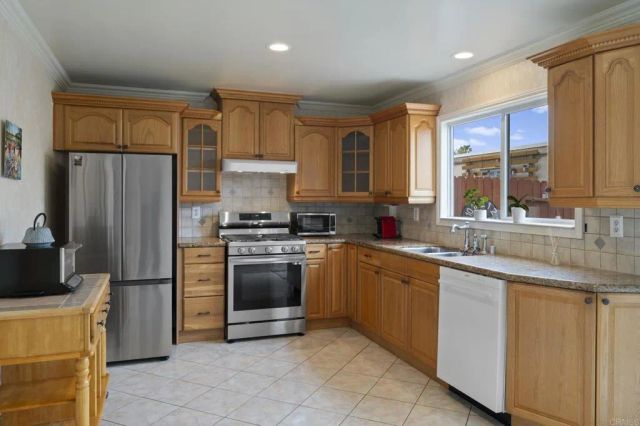 6521 Wystone Avenue 3, Reseda, CA 91335