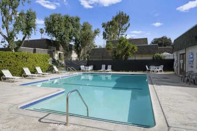 6521 Wystone Avenue 3, Reseda, CA 91335