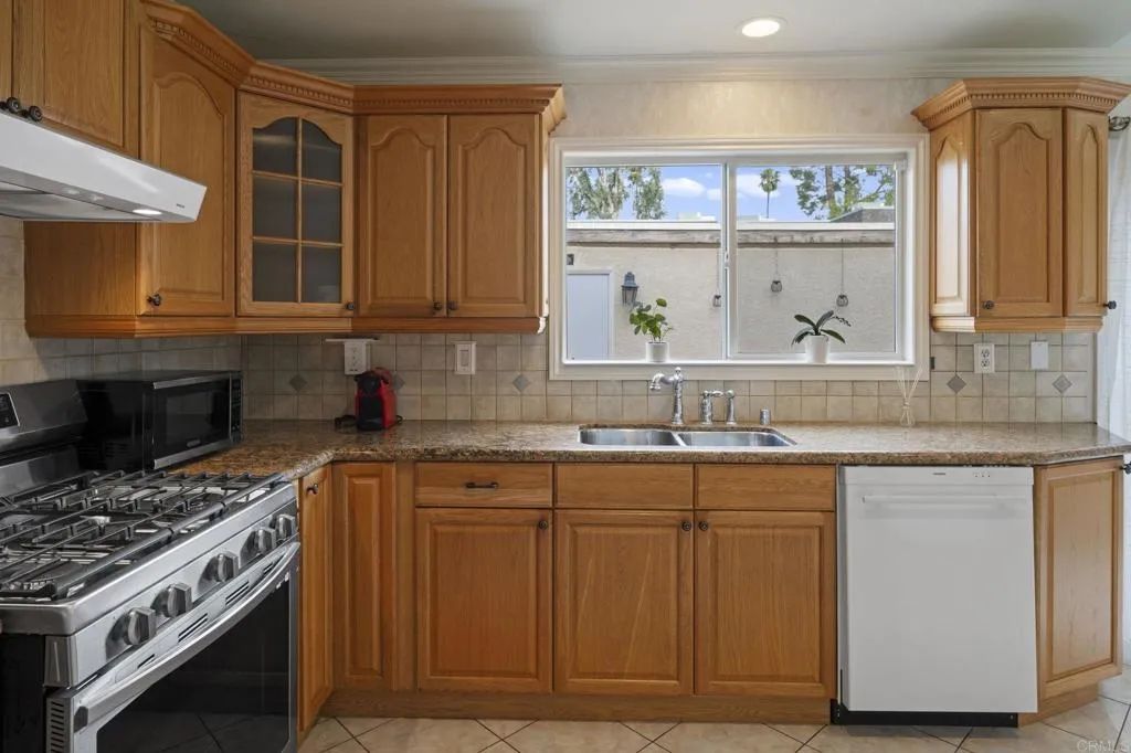 6521 Wystone Avenue 3, Reseda, CA 91335