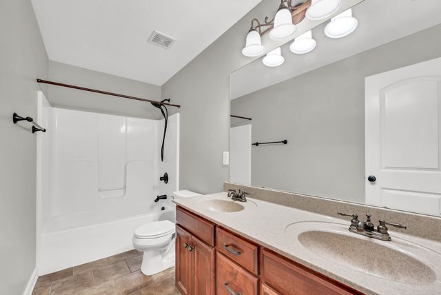 833 E Accipiter Cir, Clarksville, TN 37043