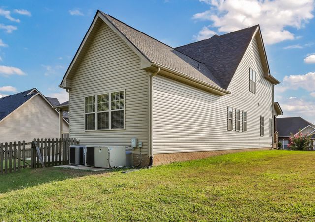 833 E Accipiter Cir, Clarksville, TN 37043