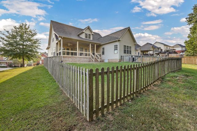 833 E Accipiter Cir, Clarksville, TN 37043