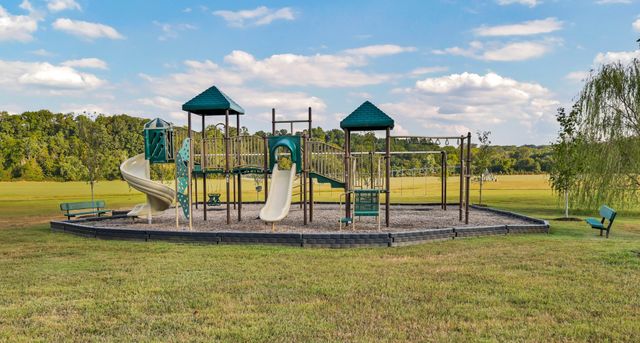 833 E Accipiter Cir, Clarksville, TN 37043