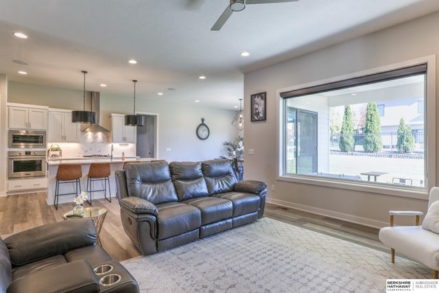 1707 S 211th Street, Omaha, NE 68022