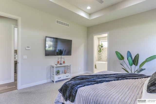 1707 S 211th Street, Omaha, NE 68022