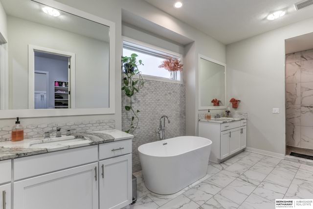 1707 S 211th Street, Omaha, NE 68022