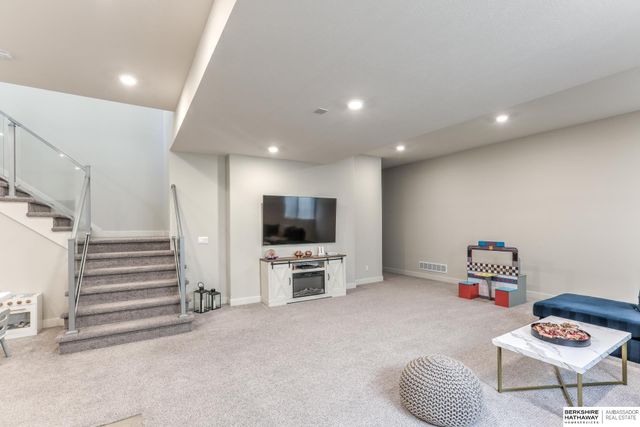 1707 S 211th Street, Omaha, NE 68022