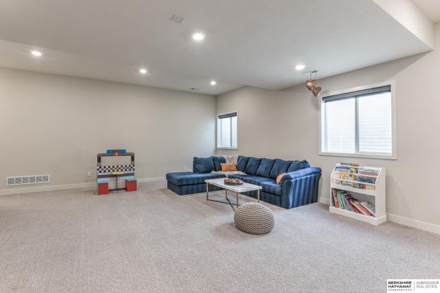 1707 S 211th Street, Omaha, NE 68022