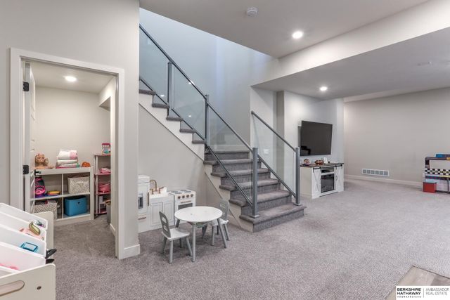 1707 S 211th Street, Omaha, NE 68022