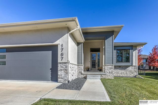 1707 S 211th Street, Omaha, NE 68022