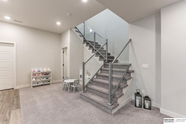 1707 S 211th Street, Omaha, NE 68022