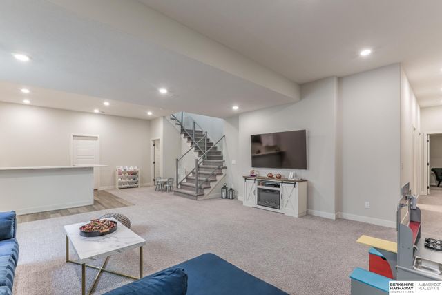 1707 S 211th Street, Omaha, NE 68022