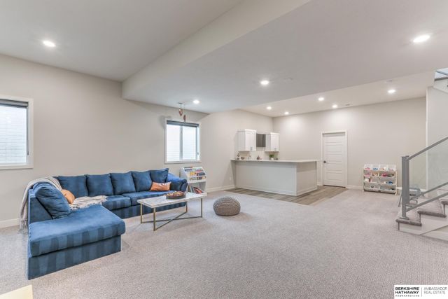 1707 S 211th Street, Omaha, NE 68022