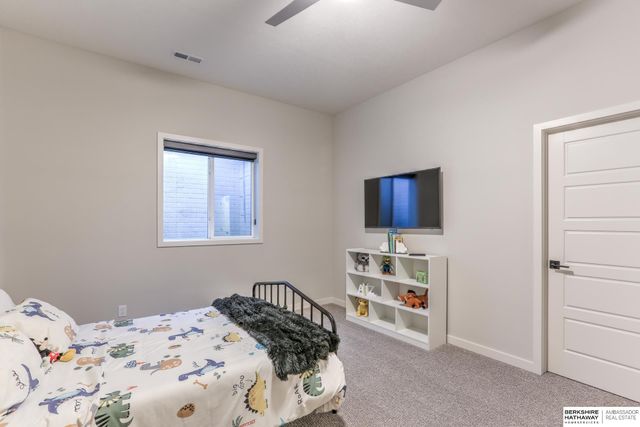 1707 S 211th Street, Omaha, NE 68022