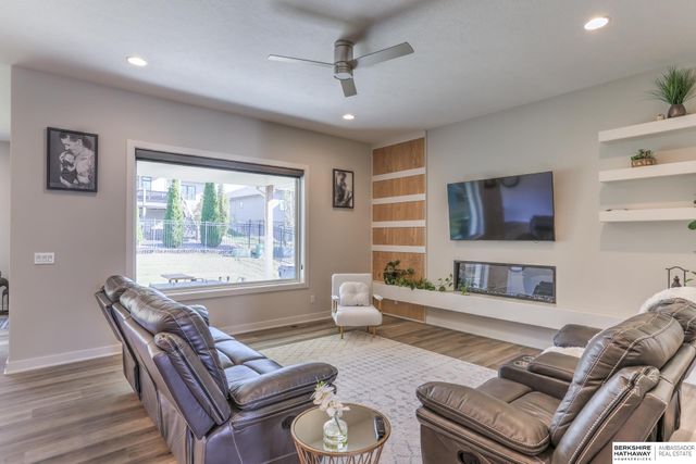 1707 S 211th Street, Omaha, NE 68022