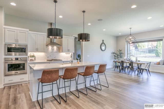 1707 S 211th Street, Omaha, NE 68022