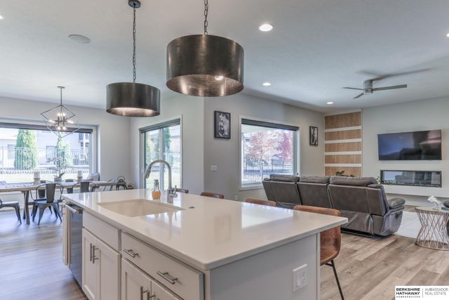 1707 S 211th Street, Omaha, NE 68022