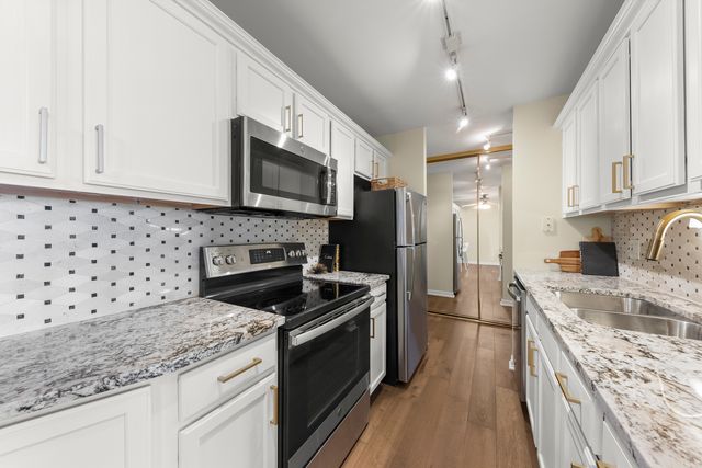1043 S York Road 606, Bensenville, IL 60106