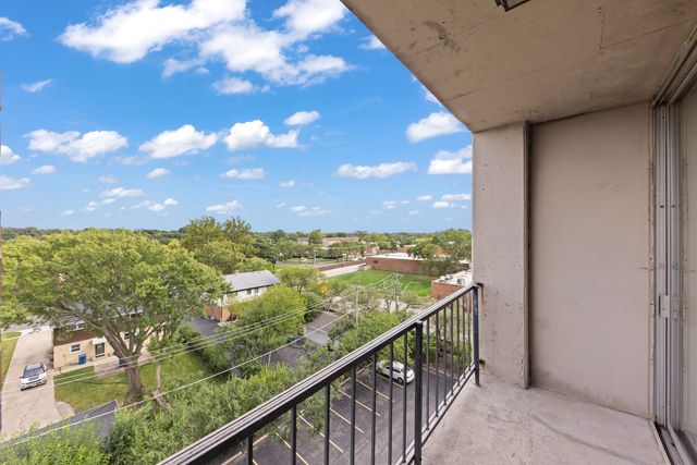 1043 S York Road 606, Bensenville, IL 60106