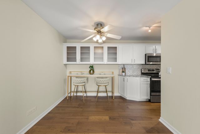 1043 S York Road 606, Bensenville, IL 60106