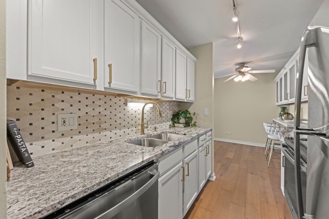 1043 S York Road 606, Bensenville, IL 60106