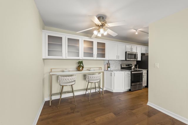1043 S York Road 606, Bensenville, IL 60106