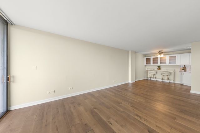 1043 S York Road 606, Bensenville, IL 60106