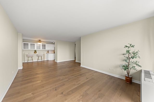 1043 S York Road 606, Bensenville, IL 60106