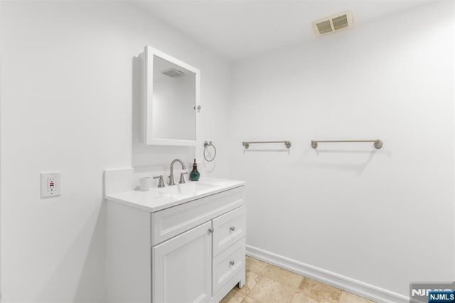 720 Berdan Avenue, Wayne, NJ 07470