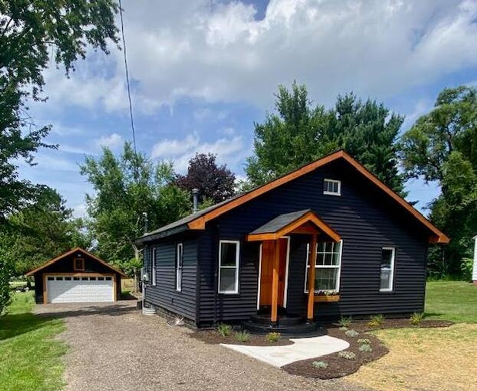 121 E Olds Street, Hartford City, MI 49057