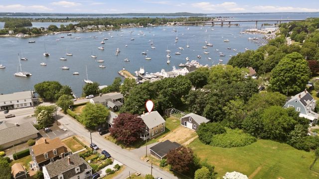 22 South Avenue, Tiverton, RI 02878