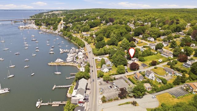 22 South Avenue, Tiverton, RI 02878
