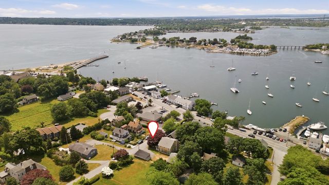 22 South Avenue, Tiverton, RI 02878