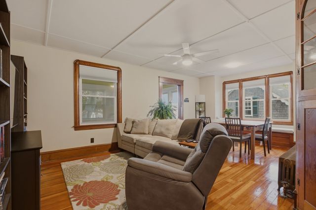 22 South Avenue, Tiverton, RI 02878