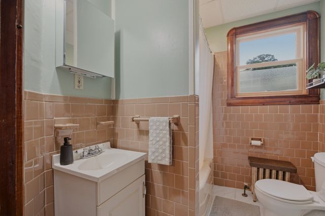 22 South Avenue, Tiverton, RI 02878