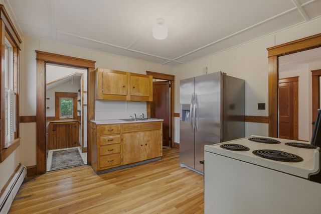 22 South Avenue, Tiverton, RI 02878